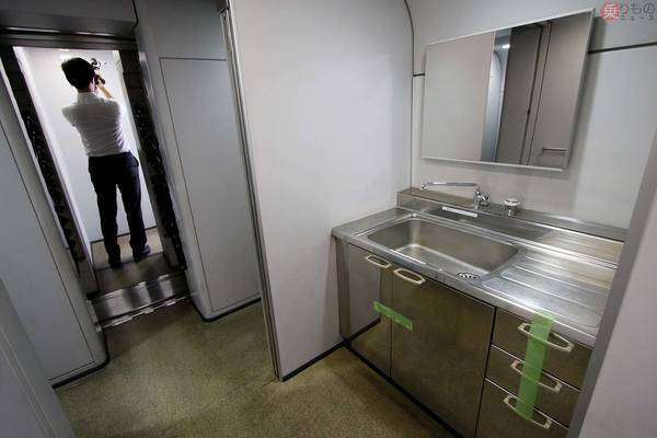 ドクターイエロー車内へ JR東海・浜松工場「新幹線なるほど発見デー」に行った