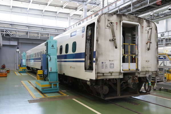 ドクターイエロー車内へ JR東海・浜松工場「新幹線なるほど発見デー」に行った