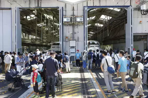 「ドクターイエロー車内へ JR東海・浜松工場「新幹線なるほど発見デー」に行った」の画像
