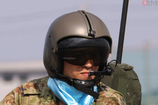 自衛隊の「航空ヘルメット」とは？戦闘機とヘリでも違い鉄帽やバイク用とも大きく違う