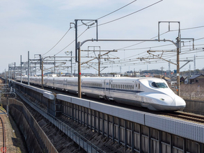 東海道新幹線「A席vsE席」車窓対決 軍配はどっちに？ 富士山・海だけじゃない見どころ