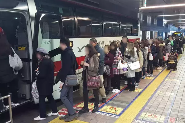 「高速バス業界のジレンマ 多い若年利用者 高いコンビニ決済割合 柔軟な予約実現の壁に」の画像