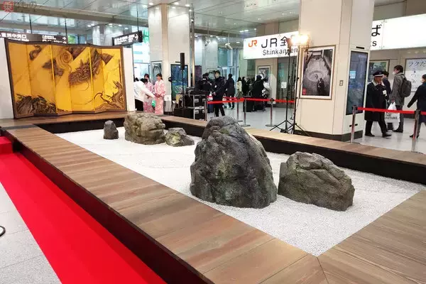JR東京駅に「石庭」出現 作庭＆坐禅体験も 京都の霊源院住職と造園家がコラボ