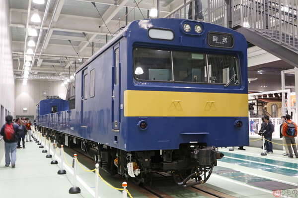 「配給電車」クモル145形・クル144形 トラックのような姿 JR西日本に残る最後の1編成