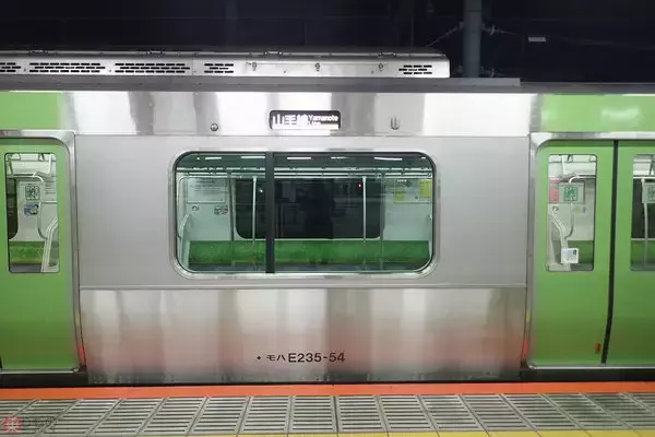 「午前4時 山手線一番列車に乗ってみる 交錯する「朝の人」と「夜の人」 その人間模様」の画像