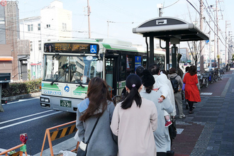 「路線バス本数かなり多い区間」西日本3選 バス1日3500本通過 片側1車線の道路で対応