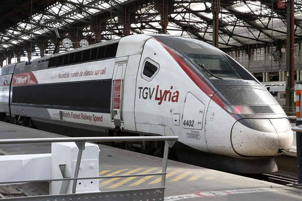 世界最速574 8km Hのtgv 駅で普通に客を乗せていた ヴェルサイユへ 年3月31日 エキサイトニュース