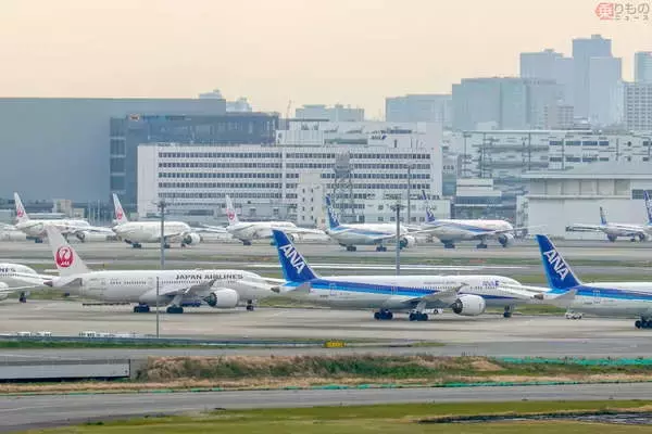 新型コロナ緊急事態宣言下の羽田空港 どんな様子？ 閑散とするロビー 進む感染防止策