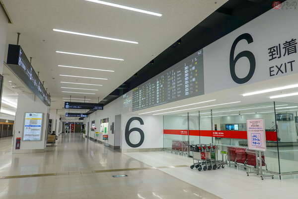 新型コロナ緊急事態宣言下の羽田空港 どんな様子？ 閑散とするロビー 進む感染防止策
