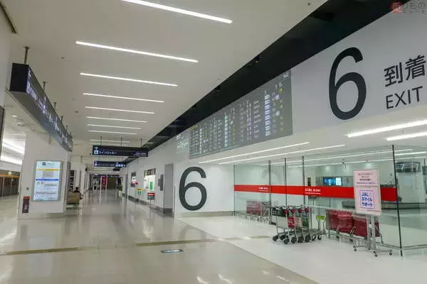 「新型コロナ緊急事態宣言下の羽田空港 どんな様子？ 閑散とするロビー 進む感染防止策」の画像