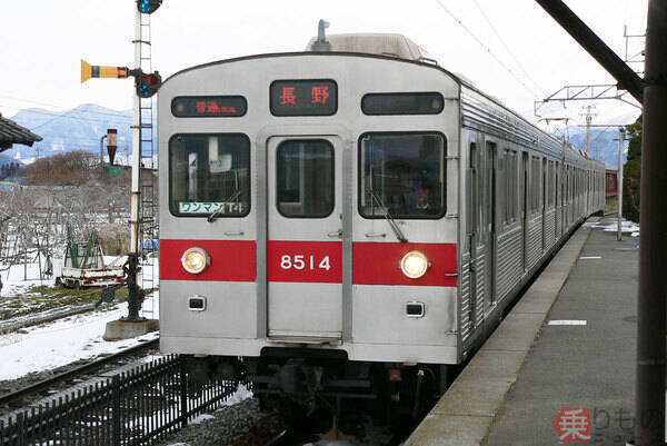 東急田園都市線の顔「東急8500系」を振り返る 半世紀を走った銀の車両 車内には扇風機