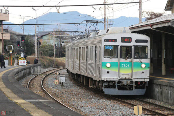 東急田園都市線の顔「東急8500系」を振り返る 半世紀を走った銀の車両 車内には扇風機