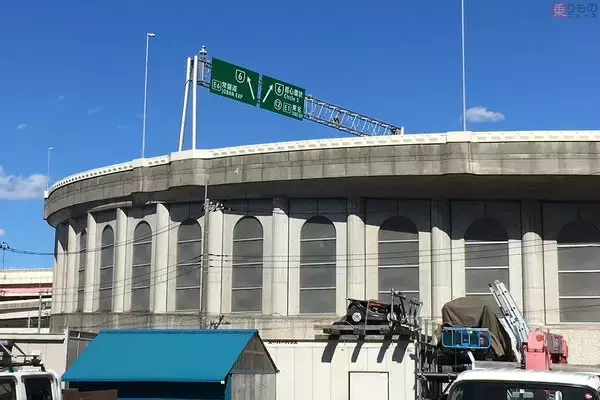 「足立のコロッセオ」 首都高の元祖ぐるぐるランプ「加平」 なぜああなった？