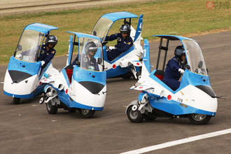 空飛ばずに地上で編隊演技 空自ブルーインパルスJr 本家にはいない女性乗員も活動