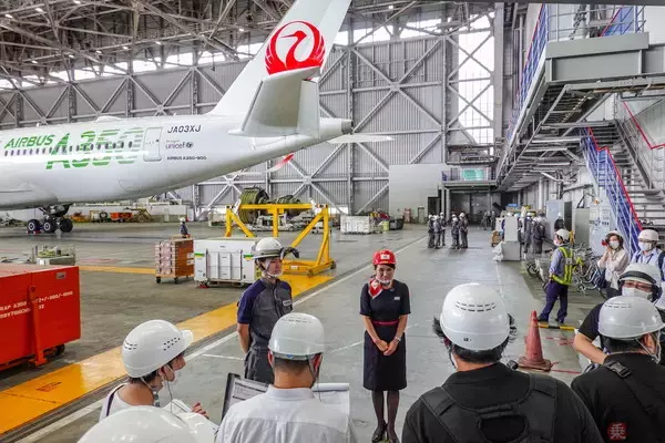 「JAL初「格納庫見学オンライン配信」のウラ側 リモートならではの特別な視点も」の画像