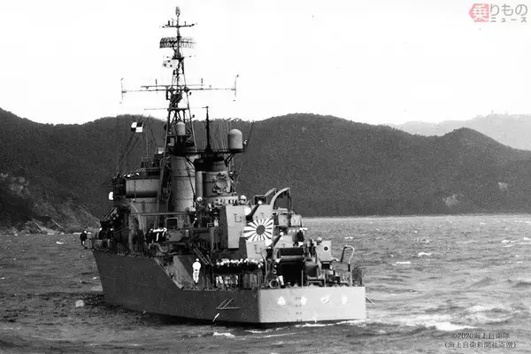 「星条旗を掲げたレアな護衛艦 先代「あきづき」とは？ 日本で造って自衛隊が使ったのに…」の画像