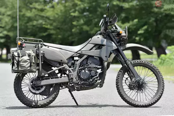 「陸自「偵察オート」のヒミツ ベースはカワサキ製オフロードバイク 市販車との違いは？」の画像