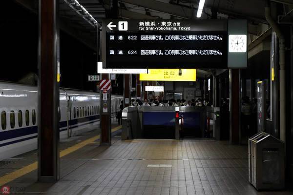 はみ出すN700系 深夜の東海道新幹線で行われた「特殊収容訓練」