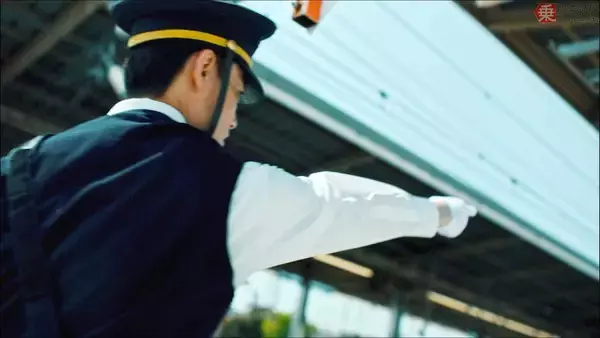 ビシッと指さす車掌は本物？ 新型新幹線「N700S」テレビCMの秘密