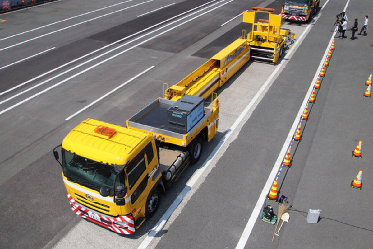 路上作業員の守護神 ハイウェイ トランスフォーマー 登場 車体伸び全長23m 年8月26日 エキサイトニュース