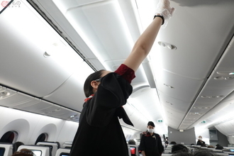 JALのCAの時計 実は「秒針」必須だった！ 「大切な業務」と関係あるその理由とは