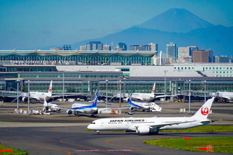 「大雪で100便超が欠航」…羽田空港は本当に「雪に弱い」のか？ そう思われがちな理由とは