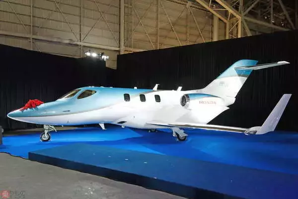 「ホンダジェット」の独自設計「翼の上にエンジン」その未来は？ “さらに大型化”に耐えられるのか