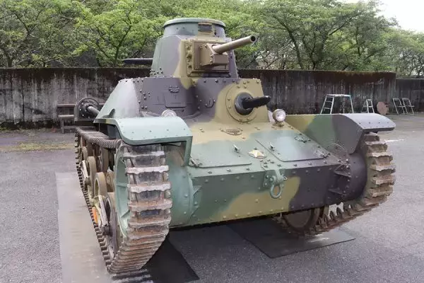 軍用車はなぜ「ディーゼル」が主流なの？ 乗用車では下火なのに「ディーゼルじゃなきゃダメ」その理由とは？