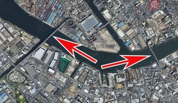 日本初「両岸ぐるぐる構造」のメガネみたいな橋！ 隣は「片側3回転ぐるぐる橋」 大阪が誇る「巨大橋コンビ」なぜできた？ 自転車には超過酷だけど心配無用!?