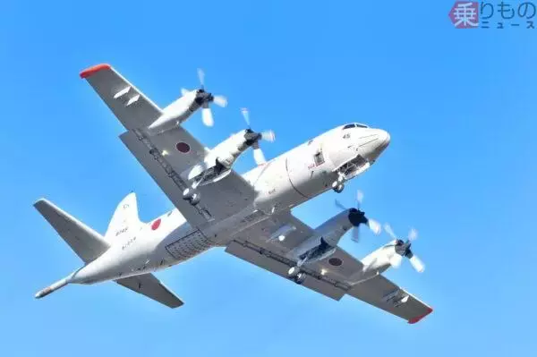 「珍しい中国軍艦」が日本に超接近！自衛隊が撮影した画像が公開される 船体の前部にヘリコプター甲板
