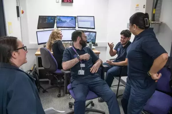 「東京メトロ式」で快進撃の海外地下鉄、運転士がスゴすぎる!? 「これを1日8時間…」 シミュレーターが“激ムズ”だった