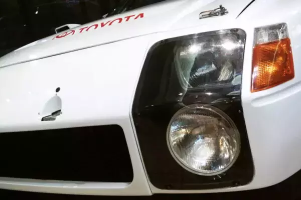 「「えっ、このお値段で“スーパーカー”が!?」 80’s少年が熱狂「庶民派ミドシップ」MR2はなぜ生まれた？ 実は“新型”も…？」の画像