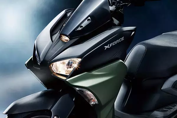 ヤマハの新型スクーター「X FORCE」登場 通勤通学向け新モデル スマホとペアリング