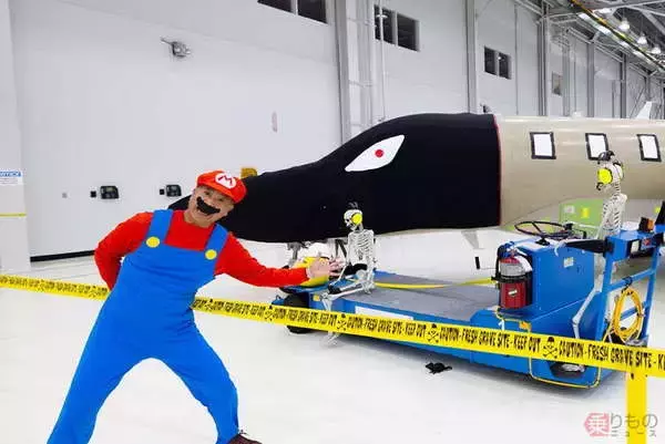 「おい骸骨が飛行機作ってるぞ！」 本気のハロウィン仮装したホンダジェット出現…手込みすぎ！