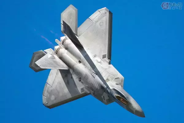 「何が違うんですか!?「F-22とF-35どっちが強いか」米軍パイロットに聞いてみた「スマホと同じですよ」」の画像