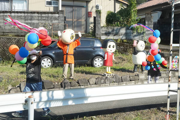 キャラ立ちまくり観光列車「時代の夜明けのものがたり」に乗る 中は“宇宙船”そのワケは