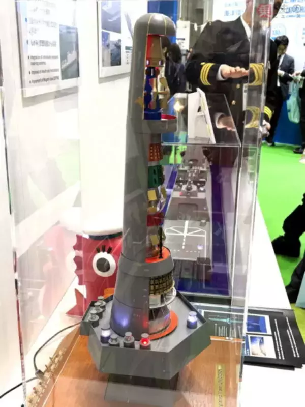 VLS倍増で「もがみ型」より巨大化！ 防衛省が公開の「新型FFM」最新模型の全貌「あれ？ DSEIのと細部違うぞ！」