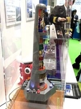 VLS倍増で「もがみ型」より巨大化！ 防衛省が公開の「新型FFM」最新模型の全貌「あれ？ DSEIのと細部違うぞ！」