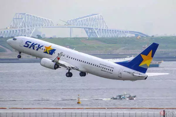 「もう名前は教えません」 スカイマークCAらの「名札」が“激変”へ 迷惑乗客への“新たな防御策” 6月から