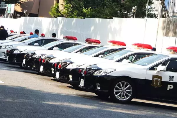 「屋根なしパトカー」に「巨大ショベル」も 警察車両75台＆機動隊1700人が“圧巻のパレード”