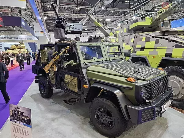 ハンヴィーと全然違う！ 原型ベンツGクラスの新軍用車「カラカル」の実力 元米軍将校も感服