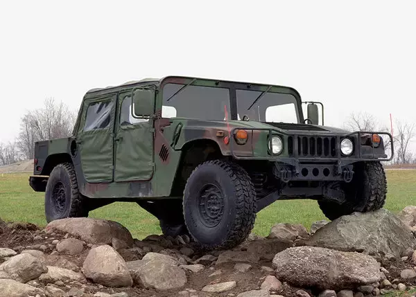 「ハンヴィーと全然違う！ 原型ベンツGクラスの新軍用車「カラカル」の実力 元米軍将校も感服」の画像