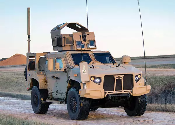 「ハンヴィーと全然違う！ 原型ベンツGクラスの新軍用車「カラカル」の実力 元米軍将校も感服」の画像