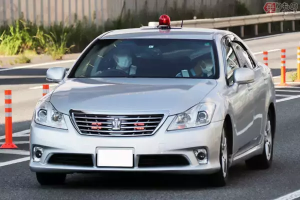 まさか…!? 「クラウン＝覆面パトカー」もう古い？ 驚きの”意外すぎる”車種も 皆どこで見分けてる？