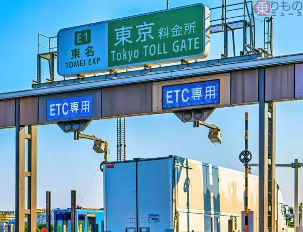 高速道路走る車両が「分離帯に減速ゼロで激突→大回転」 戦慄映像をNEXCO中日本が公開 惨劇回避の方法は？