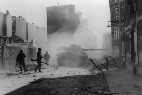「上が丸見えで大丈夫？」大戦中に“屋根なし戦車”が実戦で使われた意外な理由 当時の戦術プランとは？
