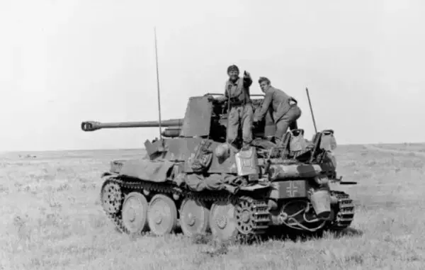 「「上が丸見えで大丈夫？」大戦中に“屋根なし戦車”が実戦で使われた意外な理由 当時の戦術プランとは？」の画像