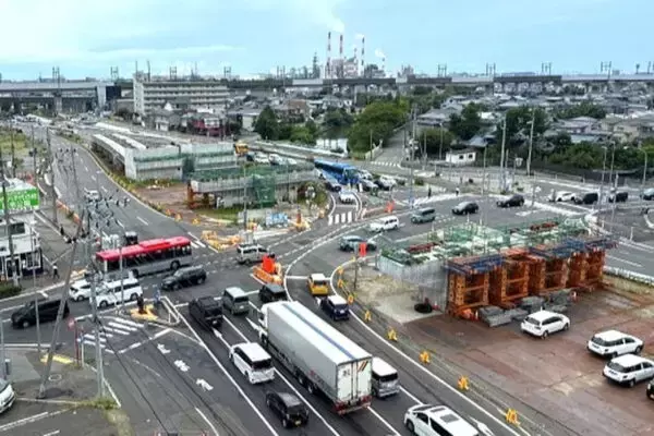 新潟の「隣の道路を取り込んだ巨大バイパス」にどんどん架かる橋桁！ 8日に大規模“通行止め＆高さ制限”スタート
