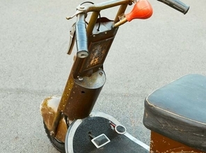 「スバルのバイク」って？ 戦後の元祖スクーター「ラビット」に「かわいい」の声も