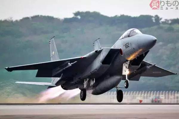 空自機が中国軍とロシア軍の「怪鳥」を激写！ 四国沖まで飛行も 小泉防衛相は「示威行動と捉えざるを得ない」